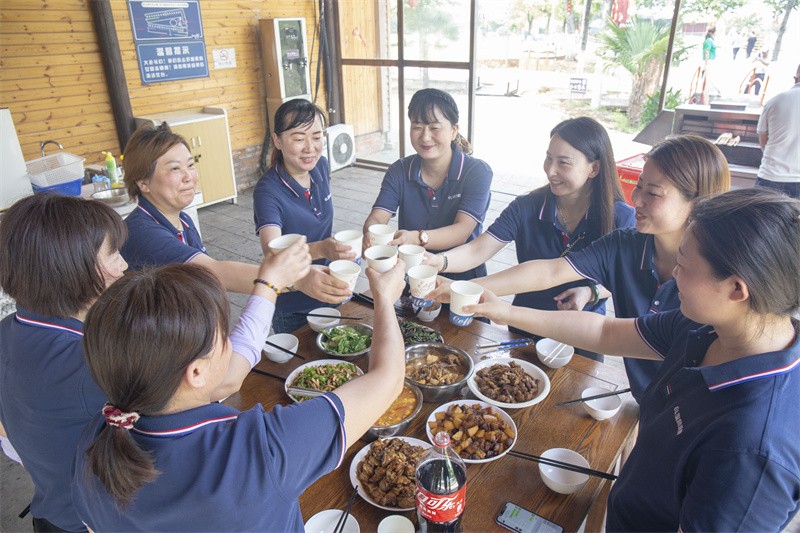 “六月蝶變 再創(chuàng)佳績”國林地板6月拓展PK會(huì)圓滿成功