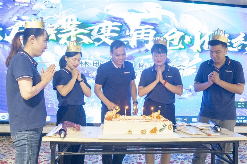 “六月蝶變 再創(chuàng)佳績”國林地板6月拓展PK會(huì)圓滿成功