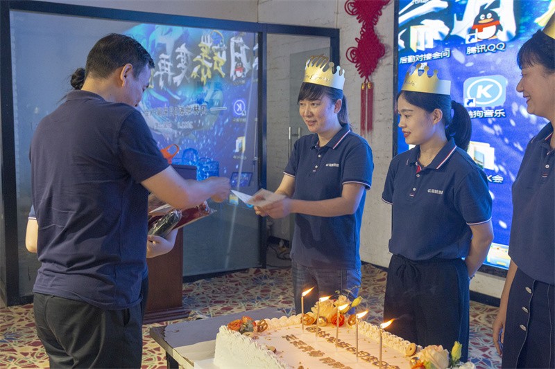 “六月蝶變 再創(chuàng)佳績”國林地板6月拓展PK會(huì)圓滿成功