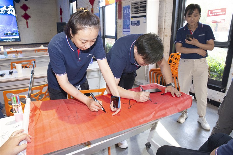 “六月蝶變 再創(chuàng)佳績”國林地板6月拓展PK會(huì)圓滿成功