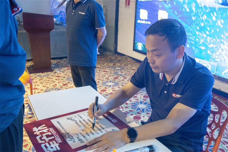 “六月蝶變 再創(chuàng)佳績”國林地板6月拓展PK會(huì)圓滿成功